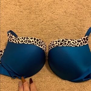 Brand new. Victoria’s Secret very sexy push-up bra